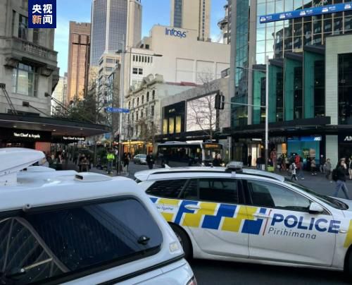 第33分钟，桑谢斯挑传到禁区左侧，扎莱夫斯基前插小角度垫射，球被门将扑了一下，贝洛蒂跟进头球补射得手，随后VAR介入，确认没有越位，2-0！